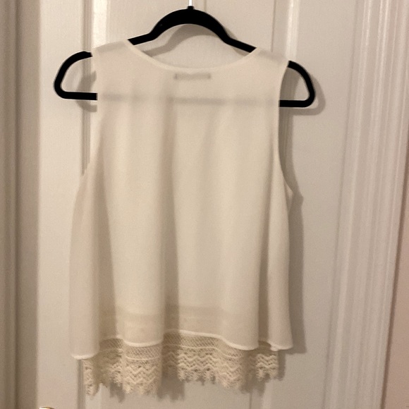 Carmela Sz Sm Ivory Layered Lace Underlay Top - Picture 4 of 6